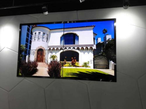 三星液晶顯示技術(shù)經(jīng)多年發(fā)展，已在平板拼接顯示領(lǐng)域占據(jù)重要地位。