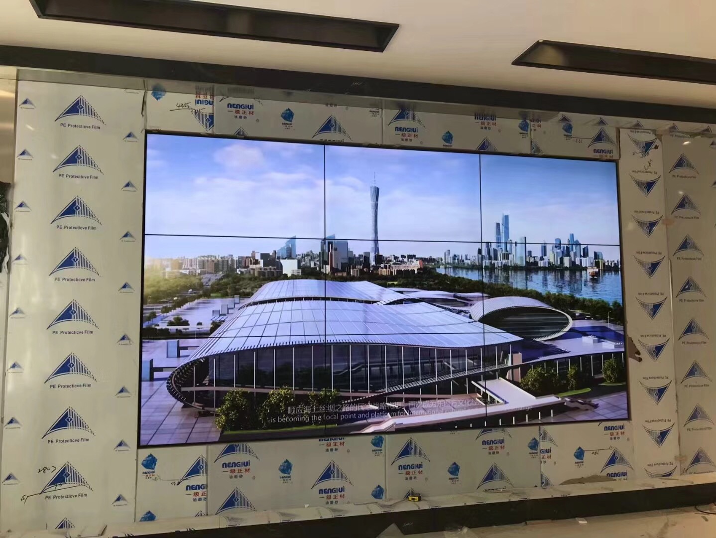 液晶拼接墻畫面閃爍，出現(xiàn)亂碼是什么原因？